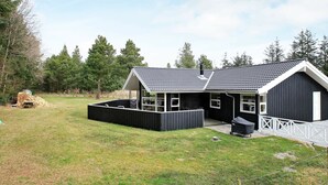 Exterior - Modern Holiday Home in Albaek With Terrace (Aalbaek)