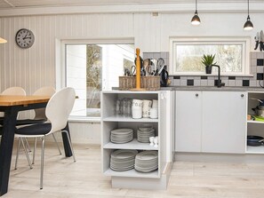 House | Dining - 6 Person Holiday Home in Hemmet (Hemmet)