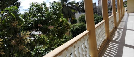 Leilighet, 2 soverom, røyk, balkong | Balkong