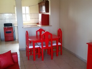 Apartamento, 2 habitaciones, fumadores, balcón | Comedor