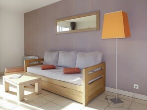 TV - Cosy apartment for 6 guests with WIFI, pool, TV, terrace and pets allowed (Le Carquois)