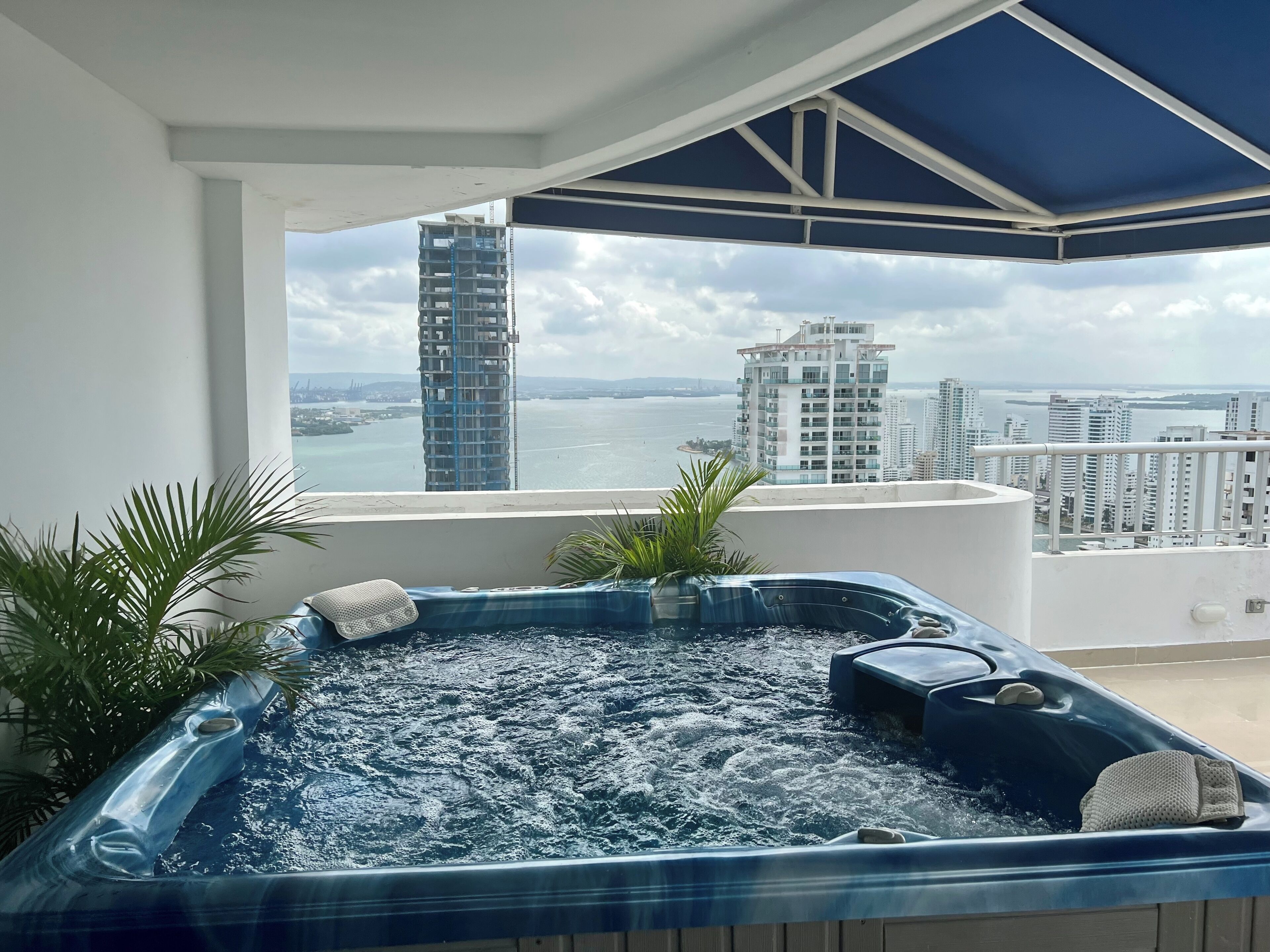 Apartment, 3 Bedrooms, Accessible, Smoking | Outdoor spa tub