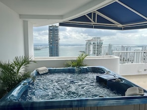 Apartment, 3 Bedrooms, Accessible, Smoking | Outdoor spa tub
