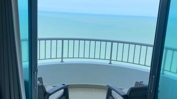 Apartment, 3 Bedrooms, Accessible, Smoking