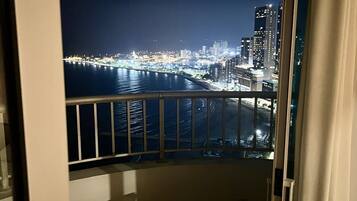 Apartment, 3 Bedrooms, Accessible, Smoking | 3 bedrooms