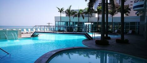 Apartment, 3 Bedrooms, Accessible, Smoking | Pool