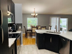 Ferienhaus, 3 Schlafzimmer, eigener Pool, Poolblick | Eigene Küche