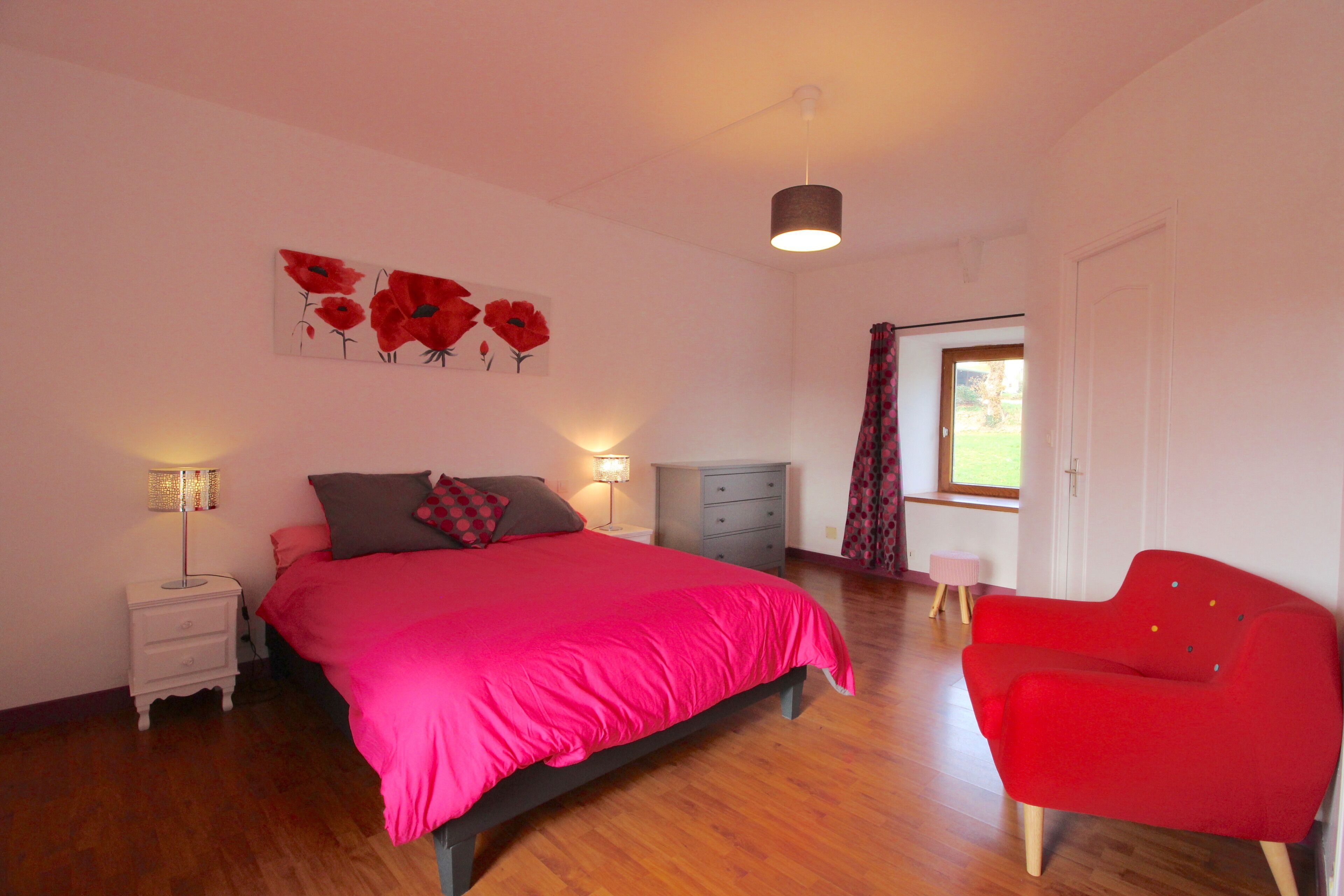 4 slaapkamers, een bureau, een strijkplank/strijkijzer, gratis wifi