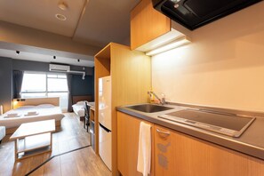 Fridge, microwave, stovetop, cookware/dishes/utensils