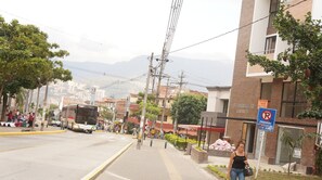 Parking - Apartaestudio Loft Comodo Belen, Frente Metroplus (Medellín)