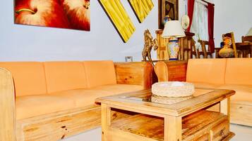 Villa, 4 Bedrooms, Balcony, Garden View | Living area