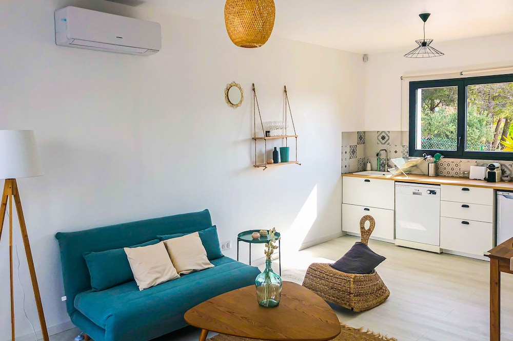 Hill view apartment, swimming pool