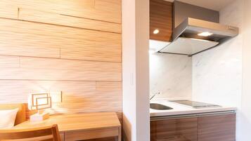 Fridge, microwave, stovetop, cookware/dishes/utensils