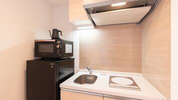 Fridge, microwave, stovetop, cookware/dishes/utensils