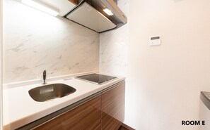 Fridge, microwave, stovetop, cookware/dishes/utensils