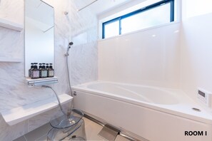 Hair dryer, towels - VILLA I Theater room Western style / Ashigarashimo-gun Kanagawa (Ashigarashimo-gun)