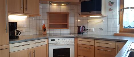 冷蔵庫、電子レンジ、コンロ、食器洗い機