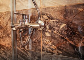 Hair dryer, slippers, towels, soap - Bikka Suite & Otel (Trabzon)