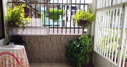 Room in Guest Room - Green Sea Villa Helen Inn - Kilometer 4 Circunvalar