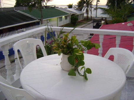 Room, 1 Bedroom, Smoking, Balcony | Property grounds