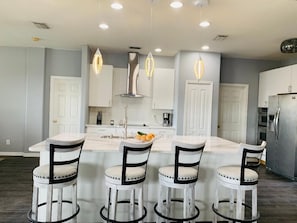 House, 3 Bedrooms, Balcony, City View | Dining