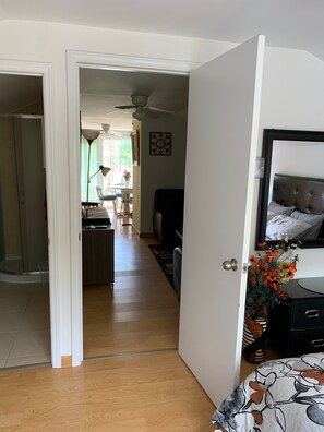 Apartment, 1 Bedroom, Balcony, City View | Interior