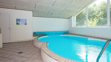 Casa | Alberca | Alberca techada y alberca al aire libre