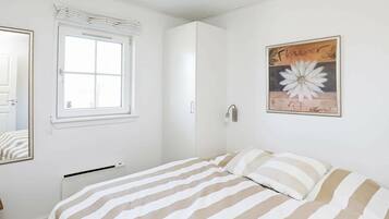 3 bedrooms, cots/infant beds