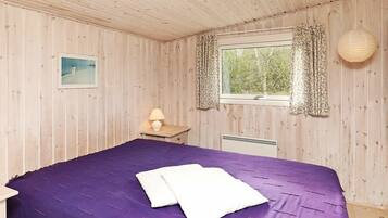 3 bedrooms, cots/infant beds
