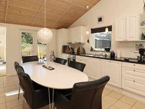 Private kitchen - 10 Person Holiday Home in Frostrup (Frøstrup)
