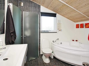 Bathroom - 10 Person Holiday Home in Frostrup (Frøstrup)