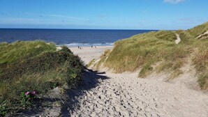A sandy beach with grassy dunes and the ocean in the background. - Spacious Apartment in RingkÃ¸bing near Sea (Ringkobing)
