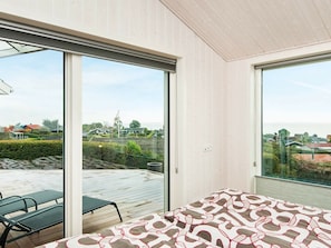 3 bedrooms, cribs/infant beds