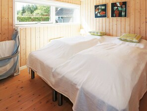 3 bedrooms, cribs/infant beds
