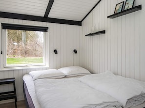 3 bedrooms, cribs/infant beds