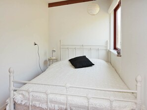 3 bedrooms, cribs/infant beds