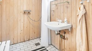 Bathroom - Soothing Holiday Home in Glesborg With Terrace (Glesborg)