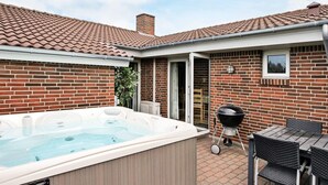 House | Outdoor dining