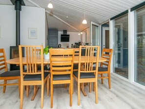 House | Interior - Seaside Escape With Pool - By Traum Ferienwohnungen (Ørsted)