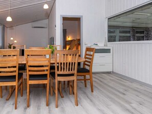 House | Interior - Seaside Escape With Pool - By Traum Ferienwohnungen (Ørsted)