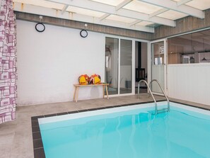 Huis | Zwembad | Een binnenzwembad en een buitenzwembad