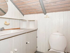 Bathroom - Snug Holiday Home in Toftlund Amidst Nature (Toftlund)