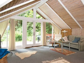2 bedrooms, cots/infant beds - Snug Holiday Home in Toftlund Amidst Nature (Toftlund)