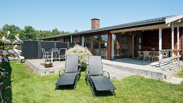 Exterior - Lovely Holiday Home in Juelsminde With Terrace (Juelsminde)