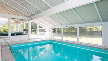 Casa | Alberca | Alberca techada y alberca al aire libre