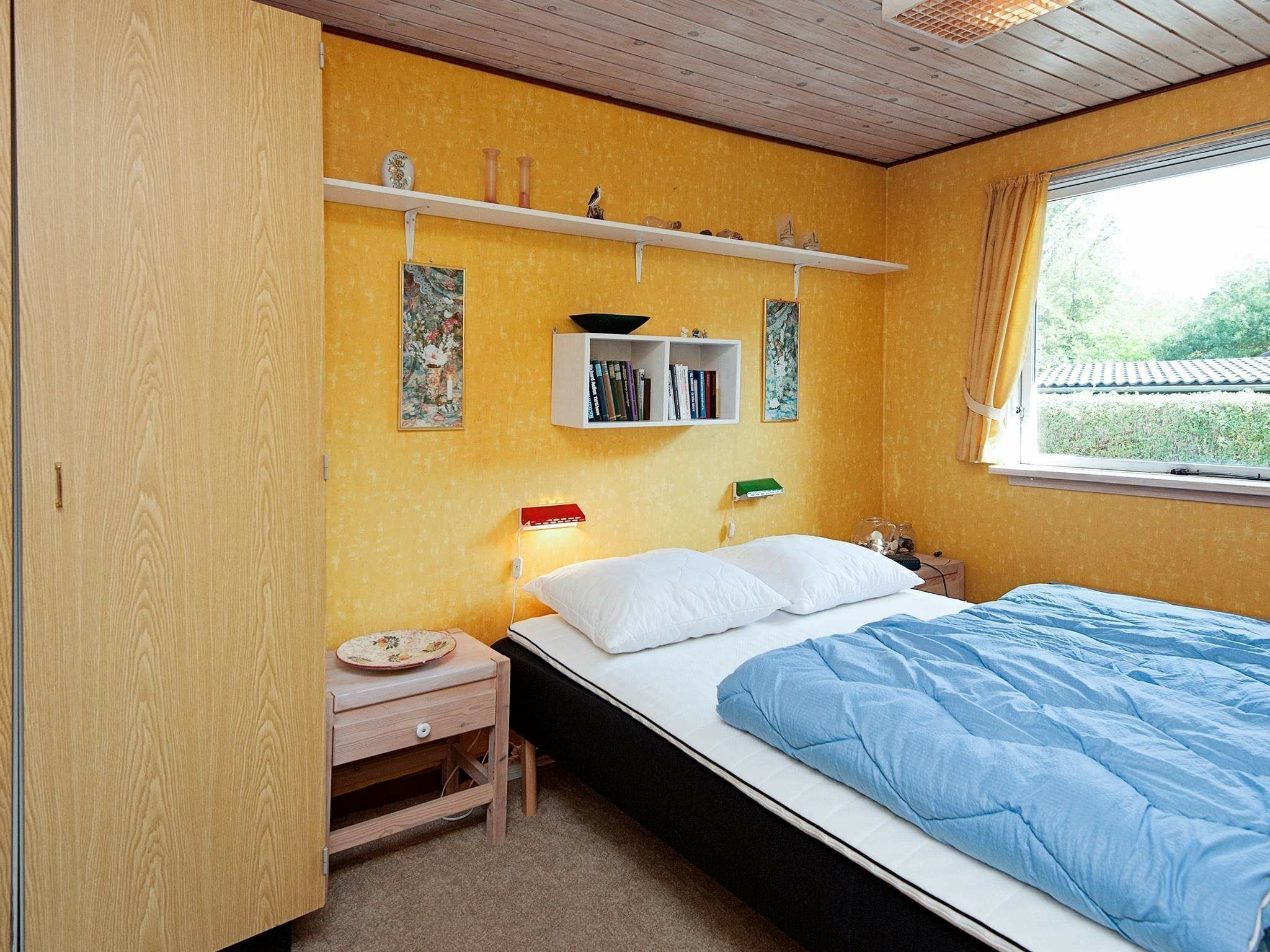 3 bedrooms, cots/infant beds