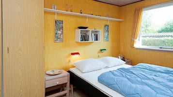 3 bedrooms, cots/infant beds