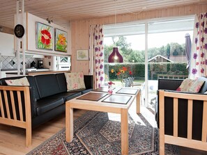 Living room - Beautiful Holiday Home in Juelsminde Near Beach (Horsens)