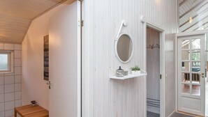 3 Schlafzimmer, Babybetten, individuell eingerichtet