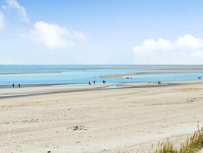 Beach - Rustic Holiday Home in Blåvand With Sauna (Blavand)